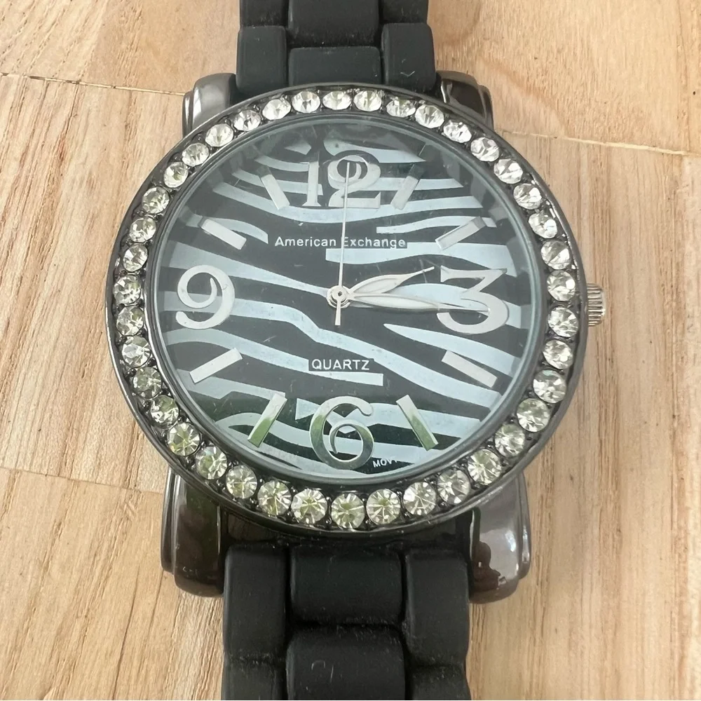 American exchange black white zebra stripe fashion watch NEW BATTERY
